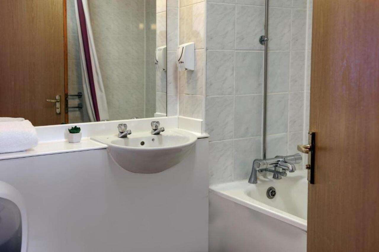 Orchid Epsom; Sure Hotel Collection By Best Western Exterior photo